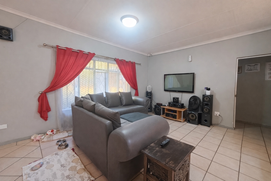3 Bedroom Property for Sale in Geelhoutpark North West